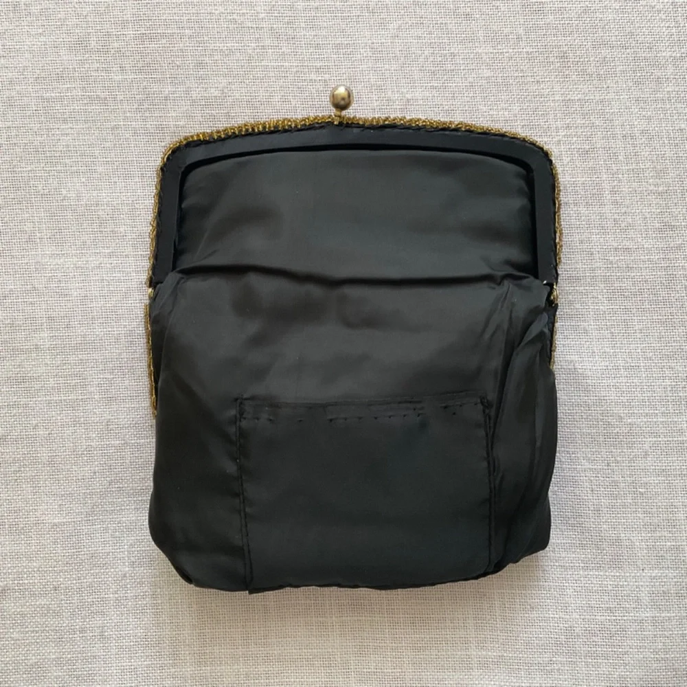 •Vintage  70s Handcrafted Black Silk Pineapple Shaped Beading Purse Clutch